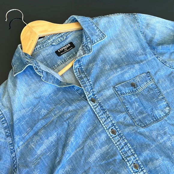 EXPRESS Button Up Shirt. Size: Medium Color: Blue - Picture 1 of 6